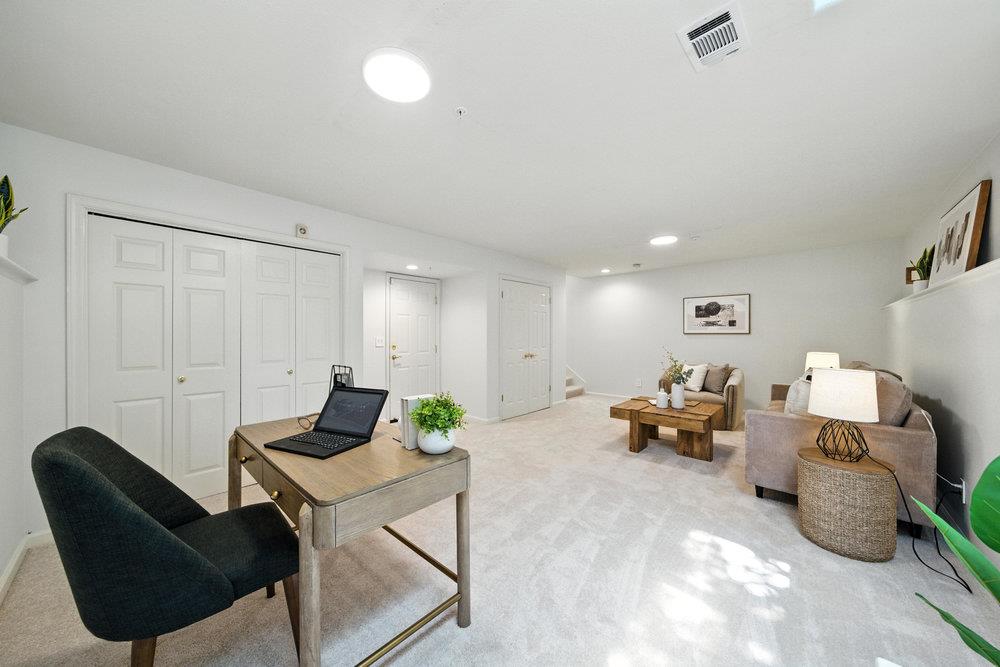 Detail Gallery Image 35 of 72 For 1151 La Rochelle Ter #G,  Sunnyvale,  CA 94089 - 3 Beds | 2/1 Baths