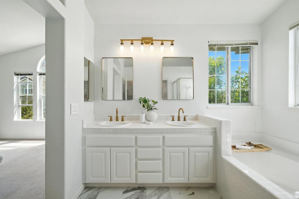 Detail Gallery Image 42 of 72 For 1151 La Rochelle Ter #G,  Sunnyvale,  CA 94089 - 3 Beds | 2/1 Baths
