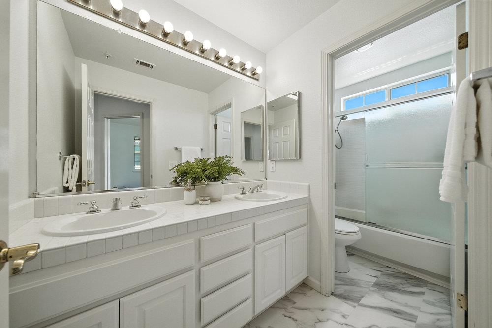 Detail Gallery Image 49 of 72 For 1151 La Rochelle Ter #G,  Sunnyvale,  CA 94089 - 3 Beds | 2/1 Baths