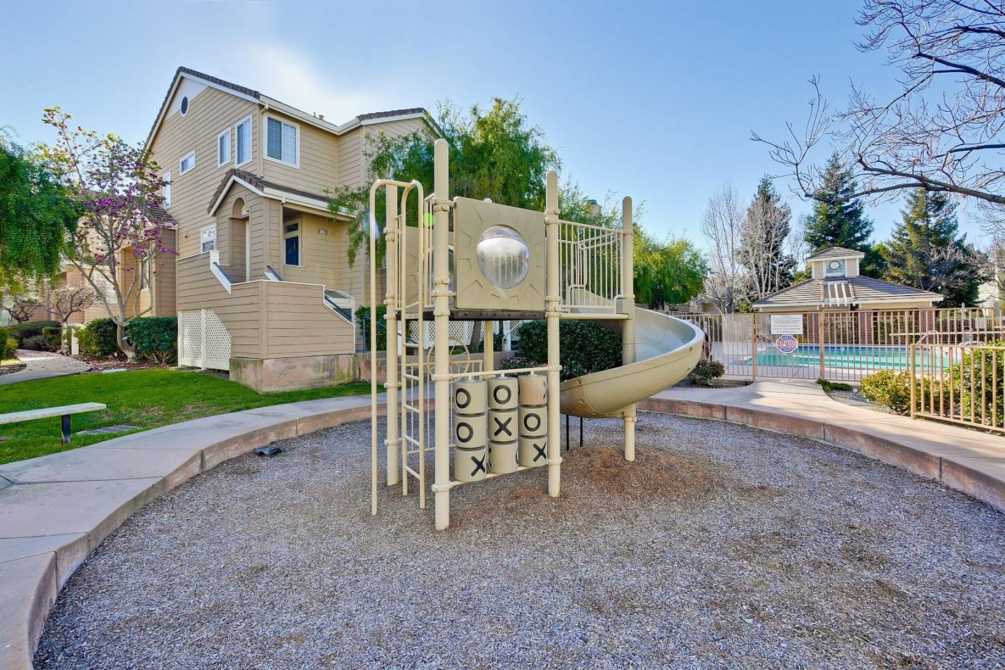 Detail Gallery Image 57 of 72 For 1151 La Rochelle Ter #G,  Sunnyvale,  CA 94089 - 3 Beds | 2/1 Baths