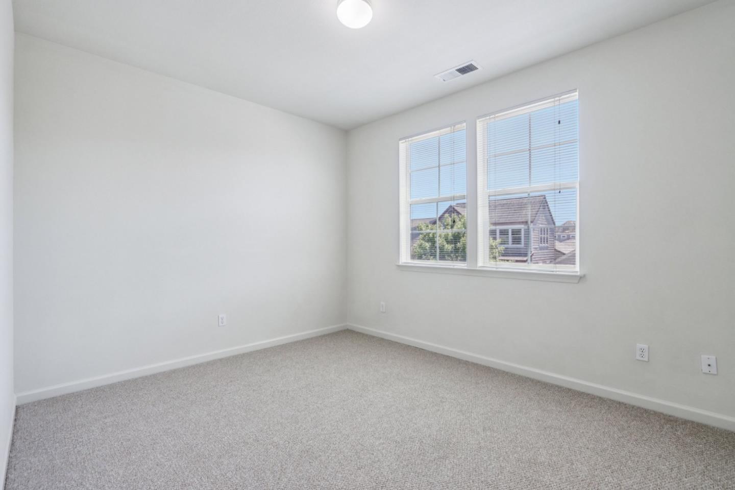 Detail Gallery Image 10 of 18 For 2564 N Village Dr, Santa Rosa,  CA 95403 - 4 Beds | 2/1 Baths