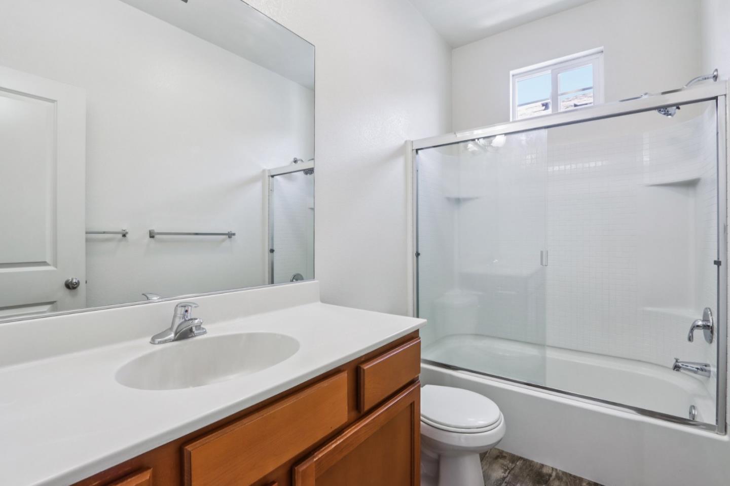 Detail Gallery Image 13 of 18 For 2564 N Village Dr, Santa Rosa,  CA 95403 - 4 Beds | 2/1 Baths