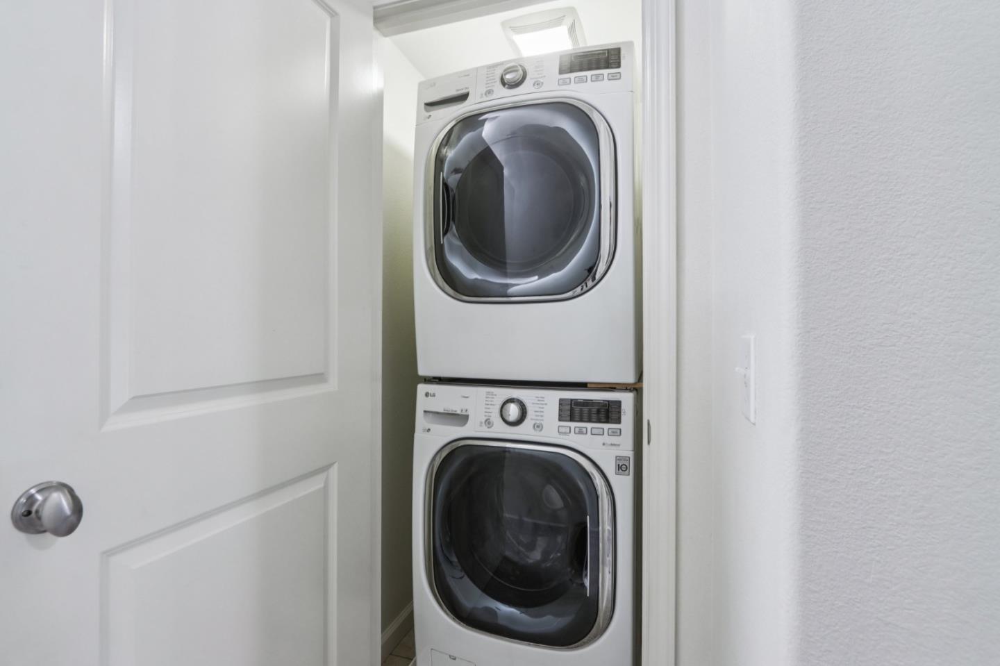 Detail Gallery Image 14 of 18 For 2564 N Village Dr, Santa Rosa,  CA 95403 - 4 Beds | 2/1 Baths