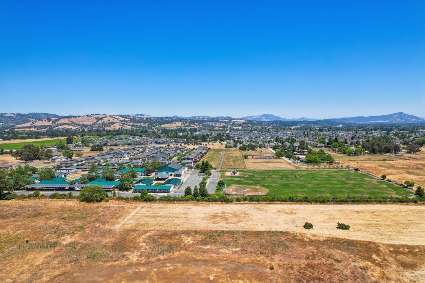 Detail Gallery Image 17 of 18 For 2564 N Village Dr, Santa Rosa,  CA 95403 - 4 Beds | 2/1 Baths