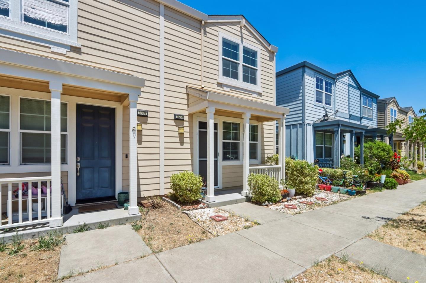 Detail Gallery Image 3 of 18 For 2564 N Village Dr, Santa Rosa,  CA 95403 - 4 Beds | 2/1 Baths