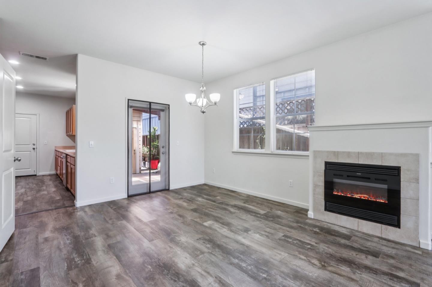 Detail Gallery Image 8 of 18 For 2564 N Village Dr, Santa Rosa,  CA 95403 - 4 Beds | 2/1 Baths