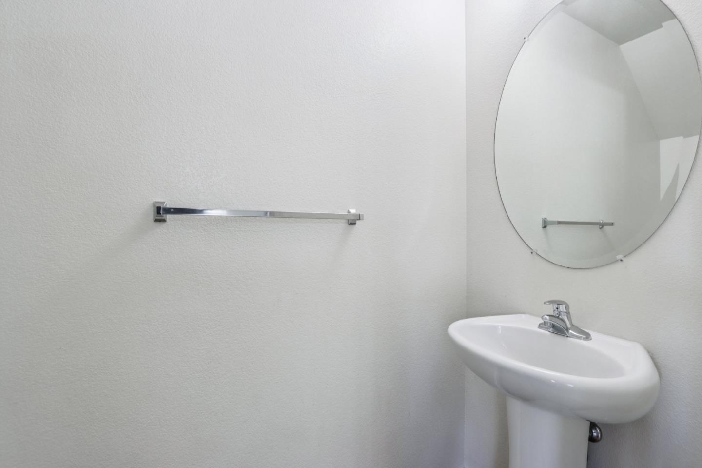 Detail Gallery Image 9 of 18 For 2564 N Village Dr, Santa Rosa,  CA 95403 - 4 Beds | 2/1 Baths