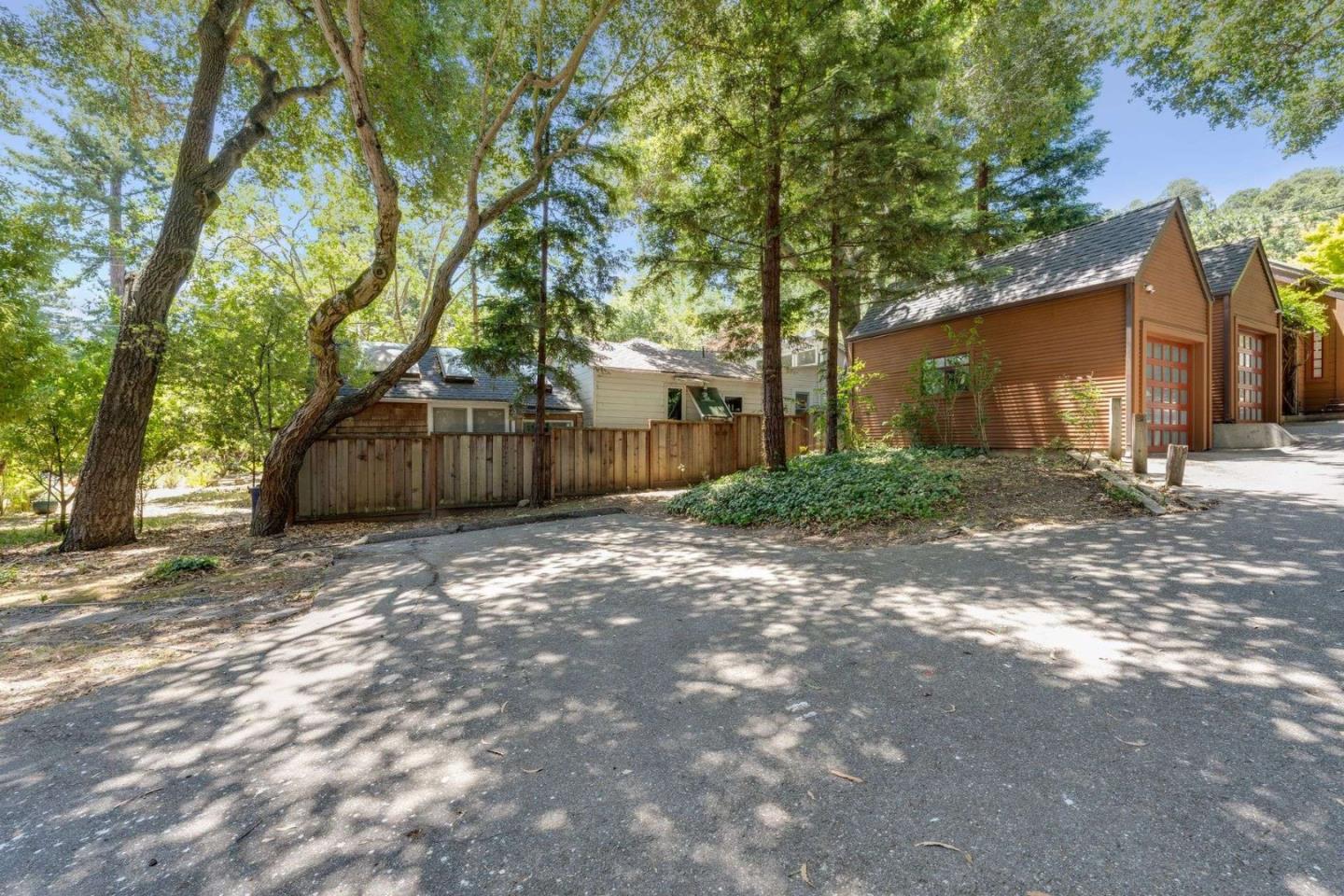 Detail Gallery Image 25 of 41 For 2513 Alpine Rd, Menlo Park,  CA 94025 - 2 Beds | 3 Baths