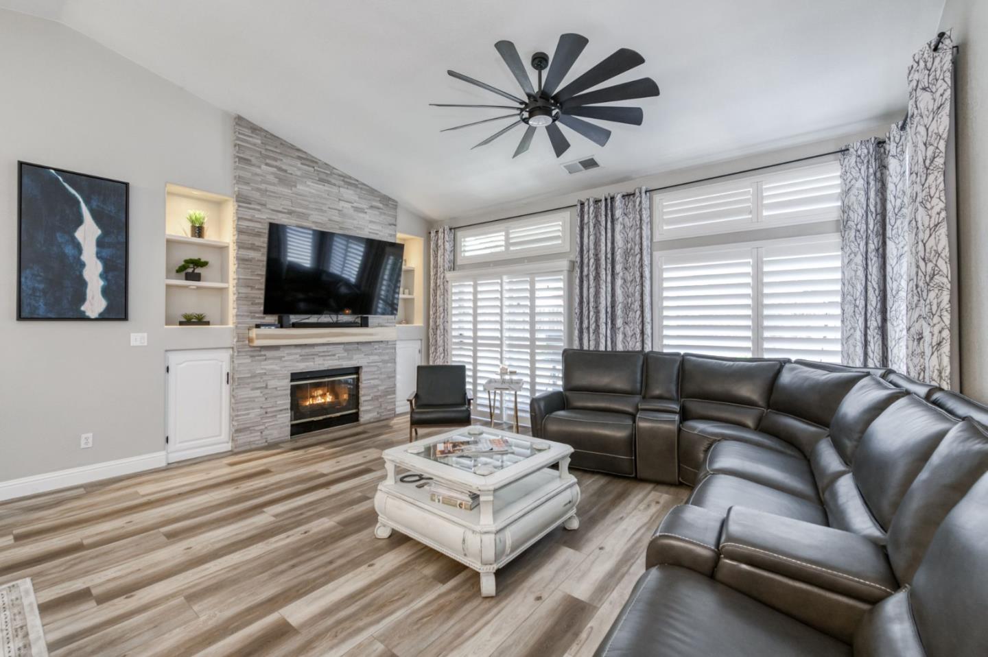 Detail Gallery Image 10 of 56 For 1760 E Ticonderoga Dr, Fresno,  CA 93720 - 3 Beds | 2 Baths