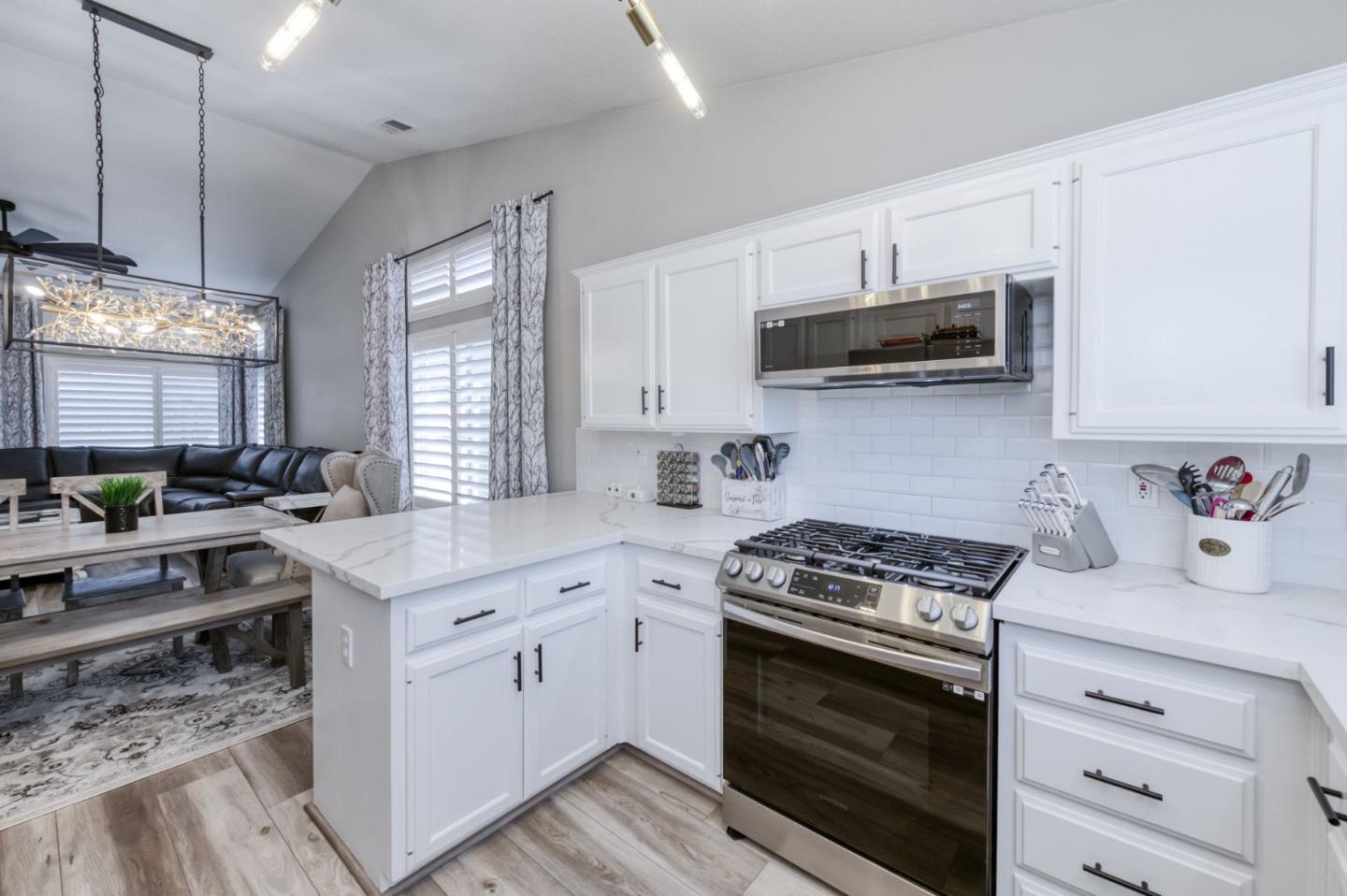 Detail Gallery Image 16 of 56 For 1760 E Ticonderoga Dr, Fresno,  CA 93720 - 3 Beds | 2 Baths