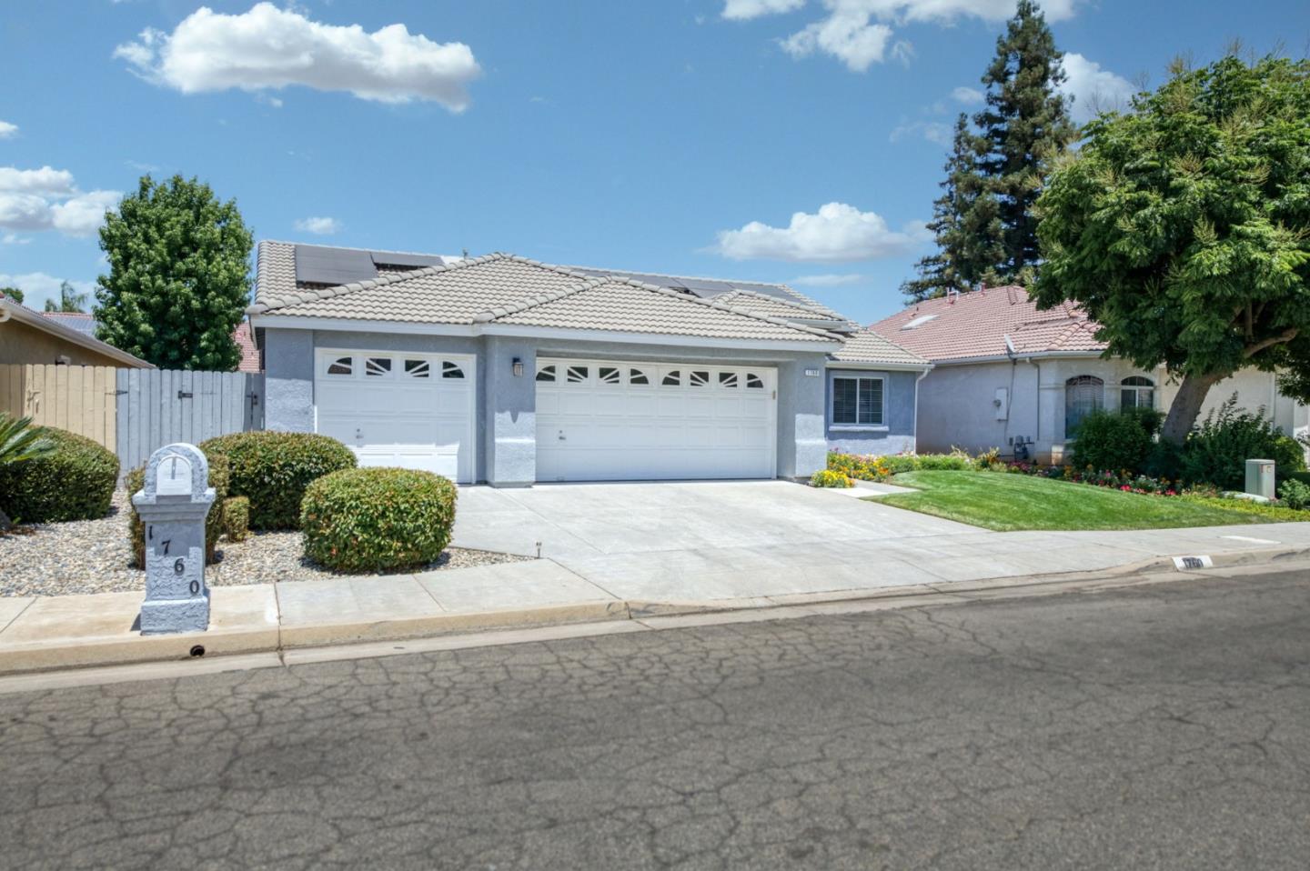 Detail Gallery Image 2 of 56 For 1760 E Ticonderoga Dr, Fresno,  CA 93720 - 3 Beds | 2 Baths