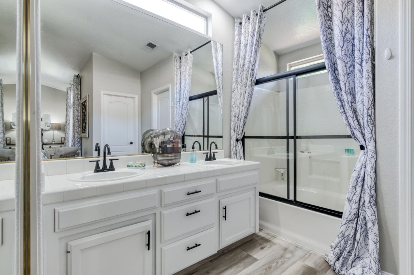 Detail Gallery Image 27 of 56 For 1760 E Ticonderoga Dr, Fresno,  CA 93720 - 3 Beds | 2 Baths