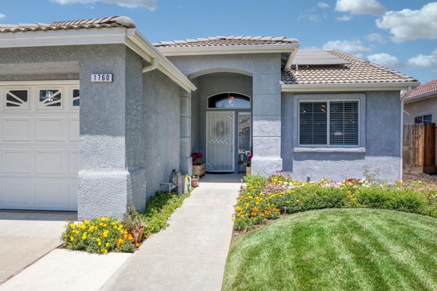 Detail Gallery Image 4 of 56 For 1760 E Ticonderoga Dr, Fresno,  CA 93720 - 3 Beds | 2 Baths