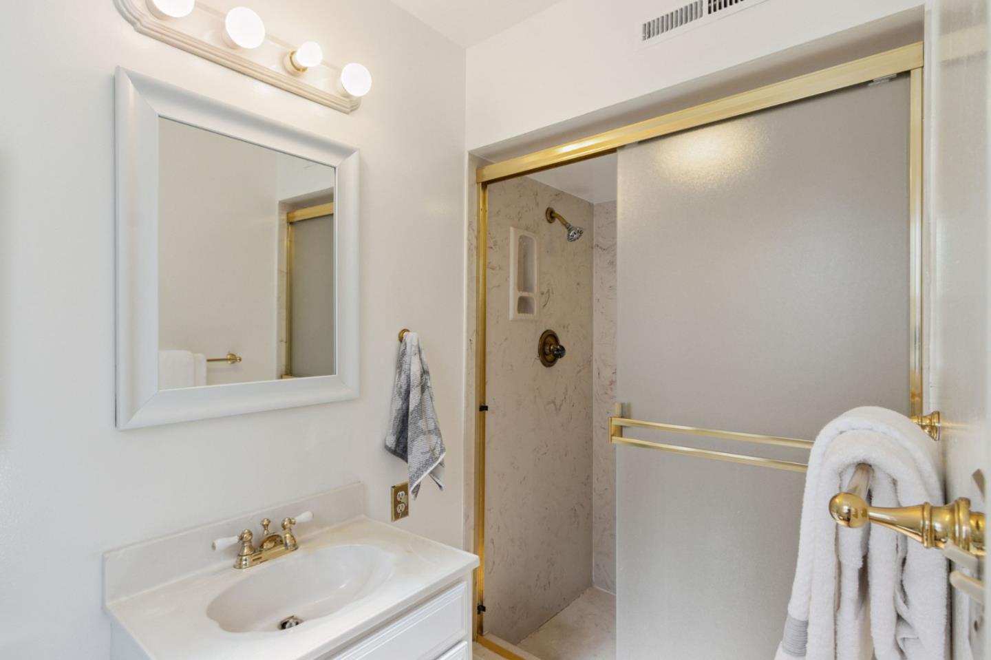 Detail Gallery Image 24 of 42 For 1056 Lassen Dr, Belmont,  CA 94002 - 4 Beds | 2 Baths