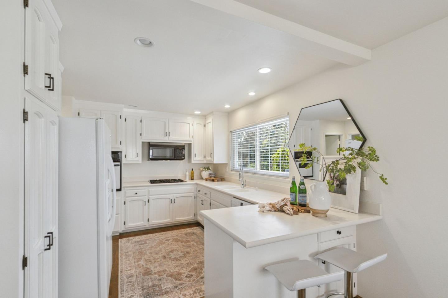 Detail Gallery Image 8 of 42 For 1056 Lassen Dr, Belmont,  CA 94002 - 4 Beds | 2 Baths