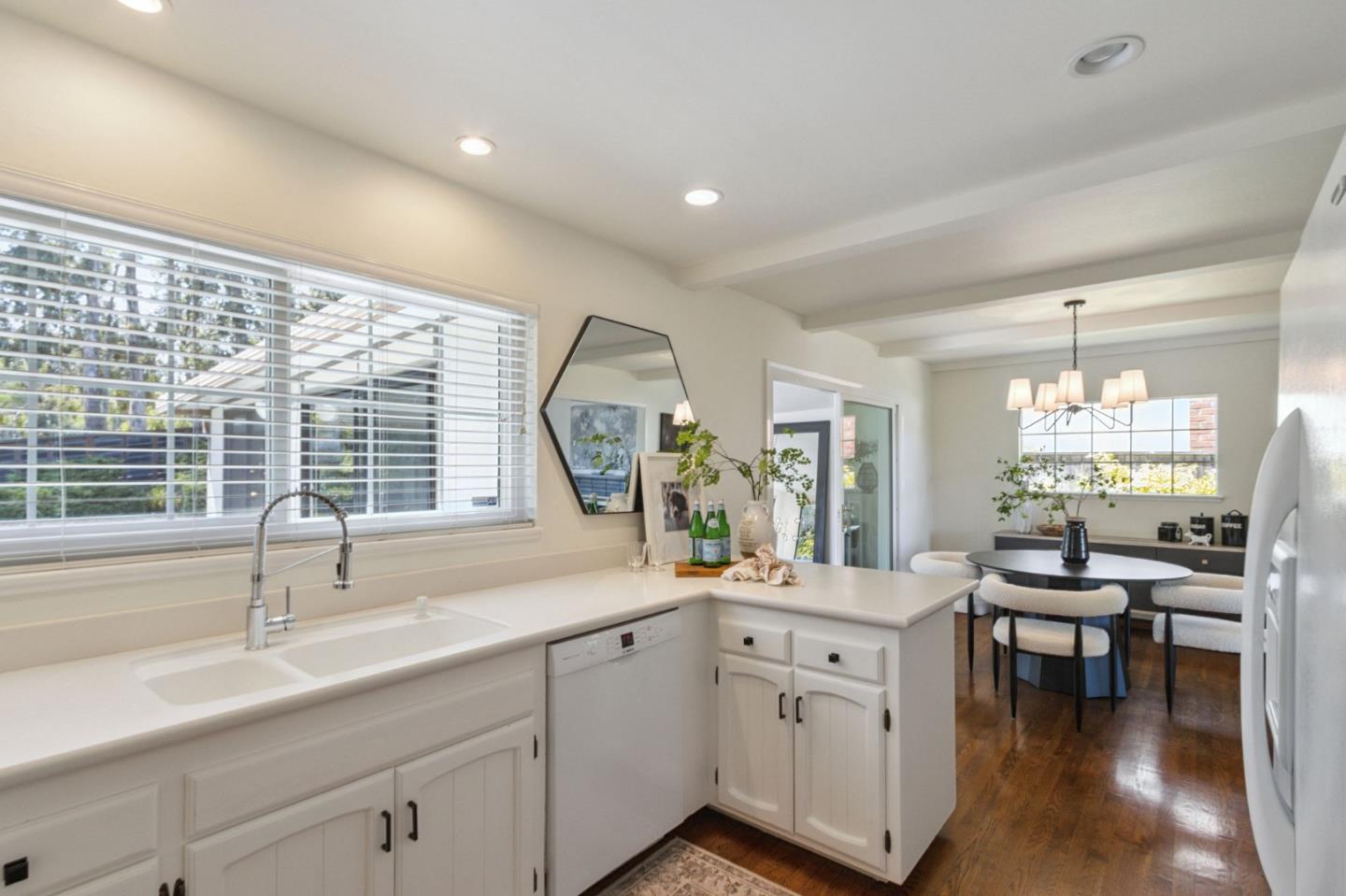 Detail Gallery Image 9 of 42 For 1056 Lassen Dr, Belmont,  CA 94002 - 4 Beds | 2 Baths