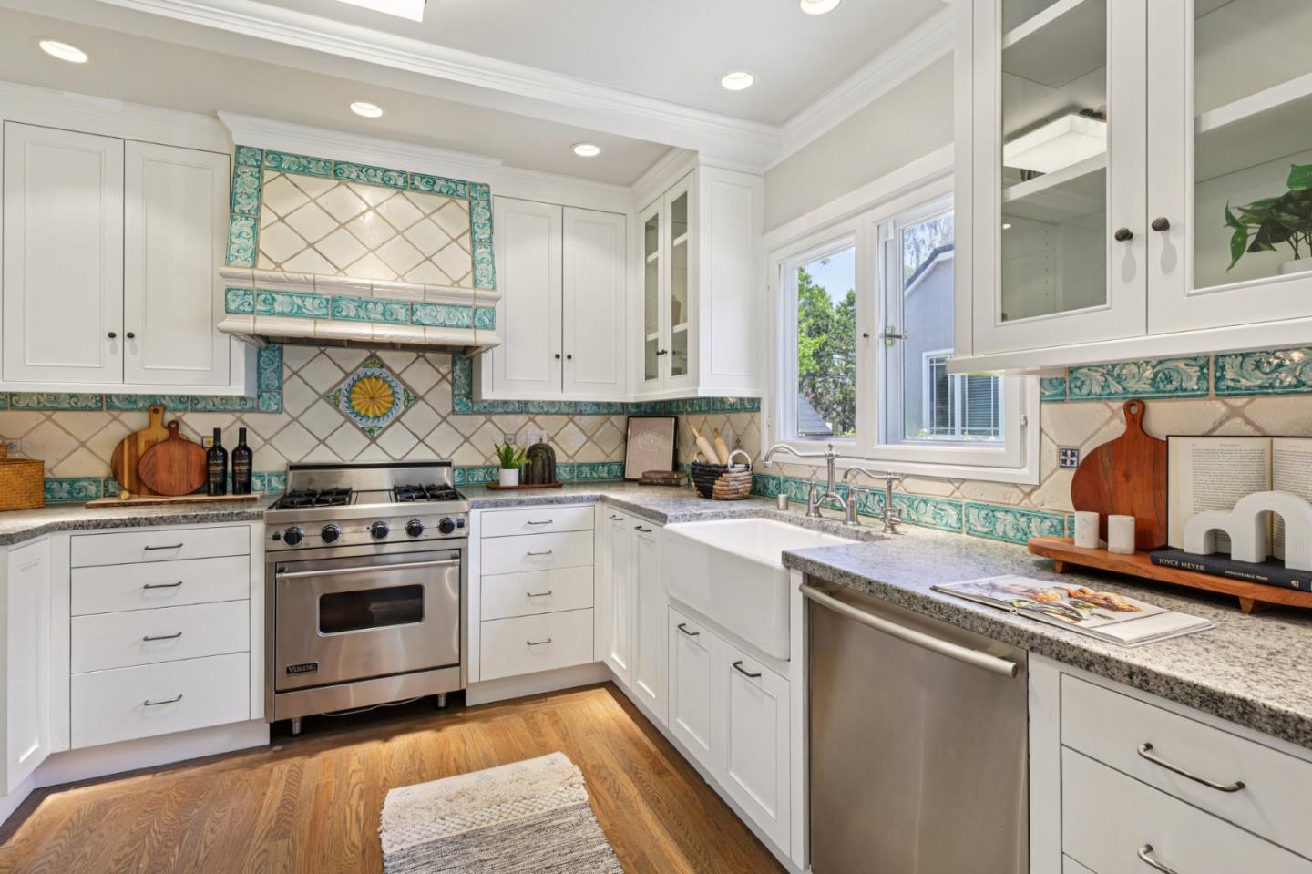 Detail Gallery Image 14 of 51 For 2404 Hillside Dr, Burlingame,  CA 94010 - 4 Beds | 4 Baths