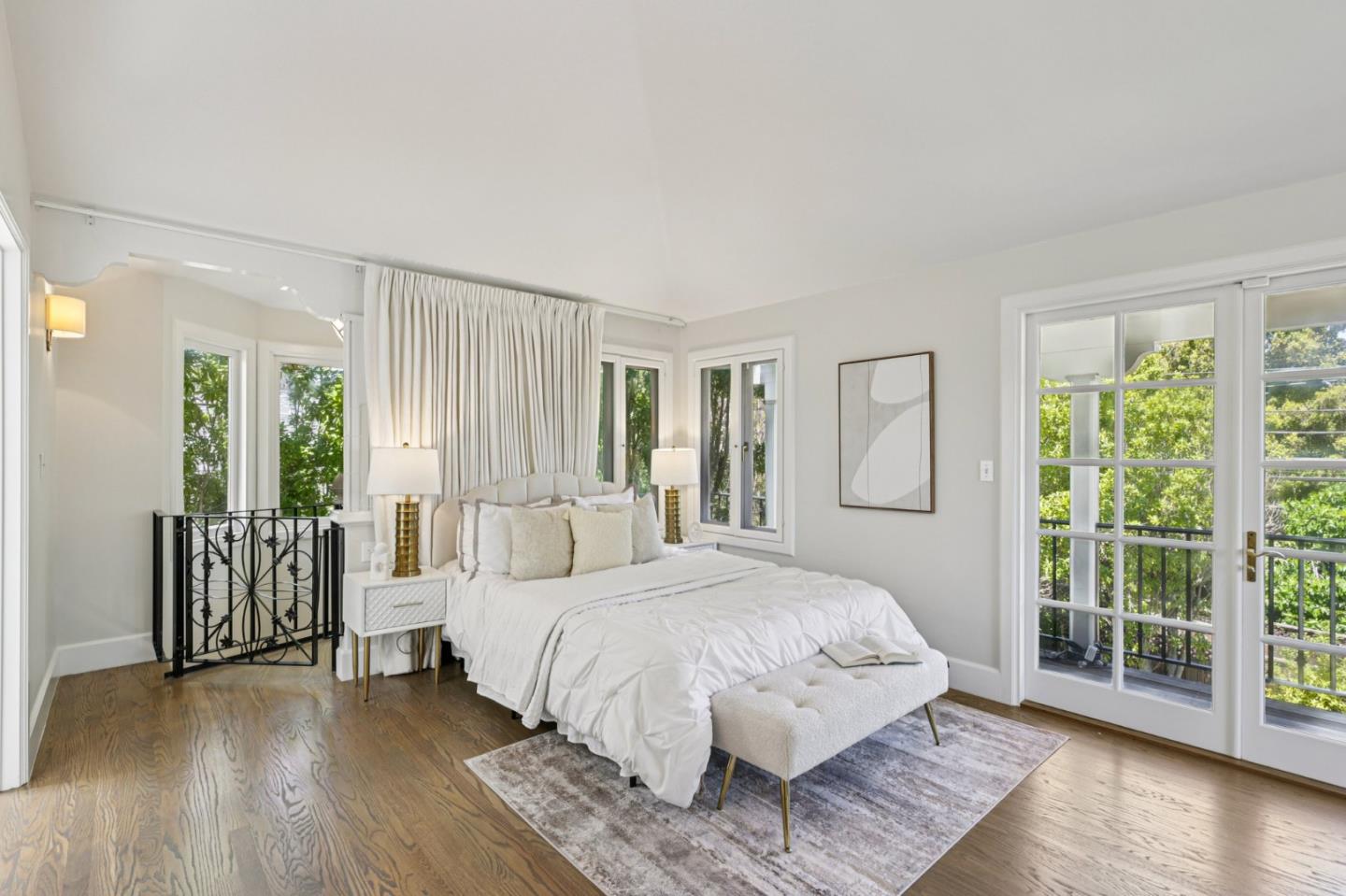 Detail Gallery Image 21 of 51 For 2404 Hillside Dr, Burlingame,  CA 94010 - 4 Beds | 4 Baths