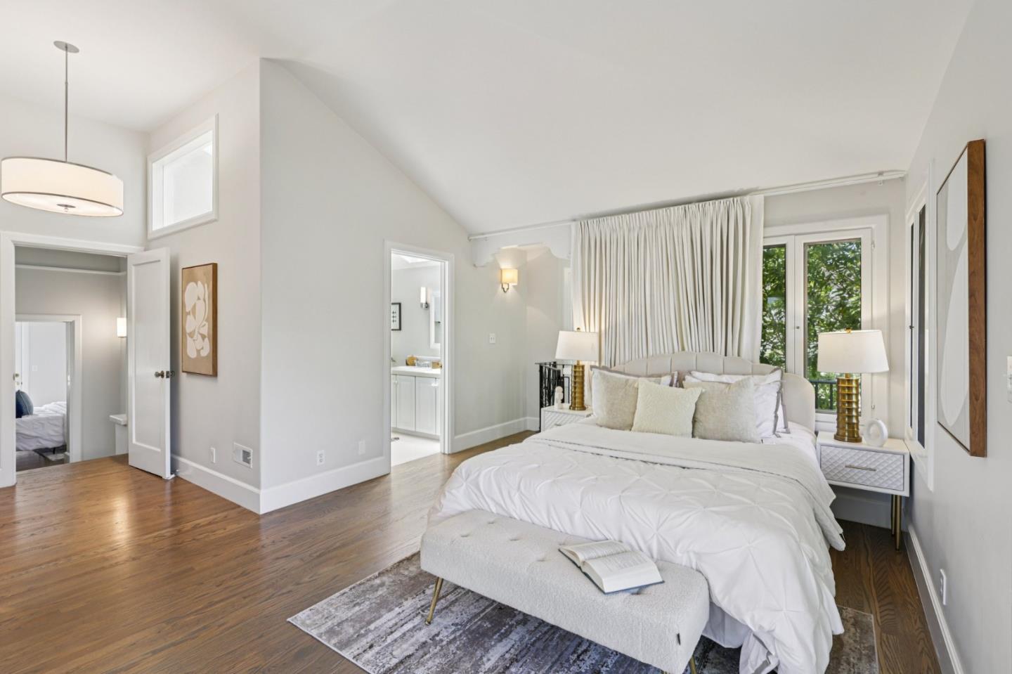 Detail Gallery Image 22 of 51 For 2404 Hillside Dr, Burlingame,  CA 94010 - 4 Beds | 4 Baths