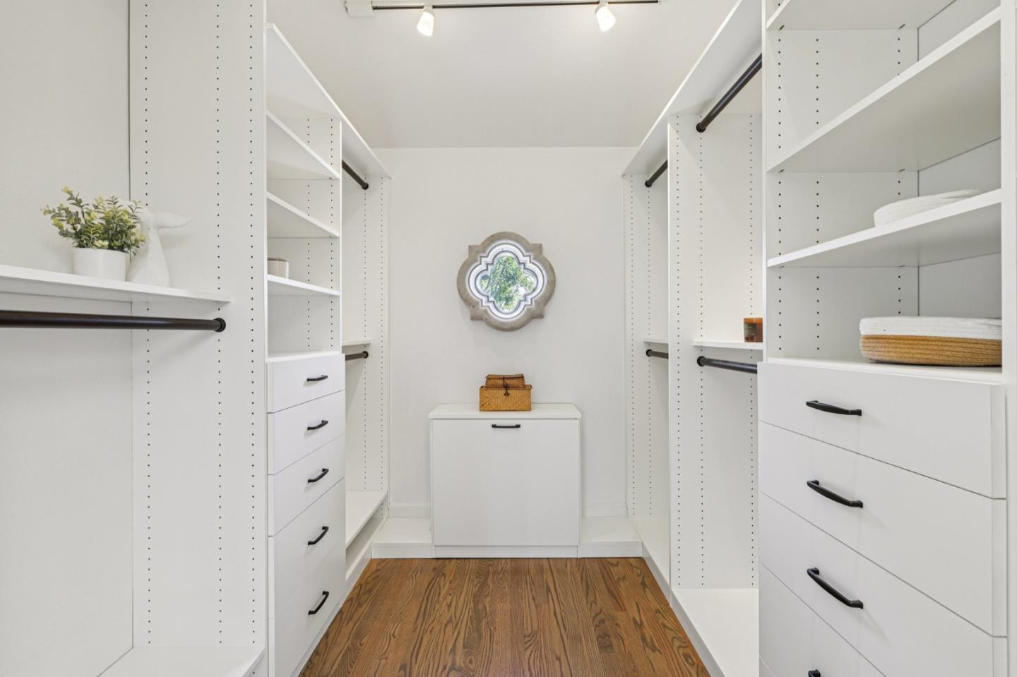Detail Gallery Image 25 of 51 For 2404 Hillside Dr, Burlingame,  CA 94010 - 4 Beds | 4 Baths