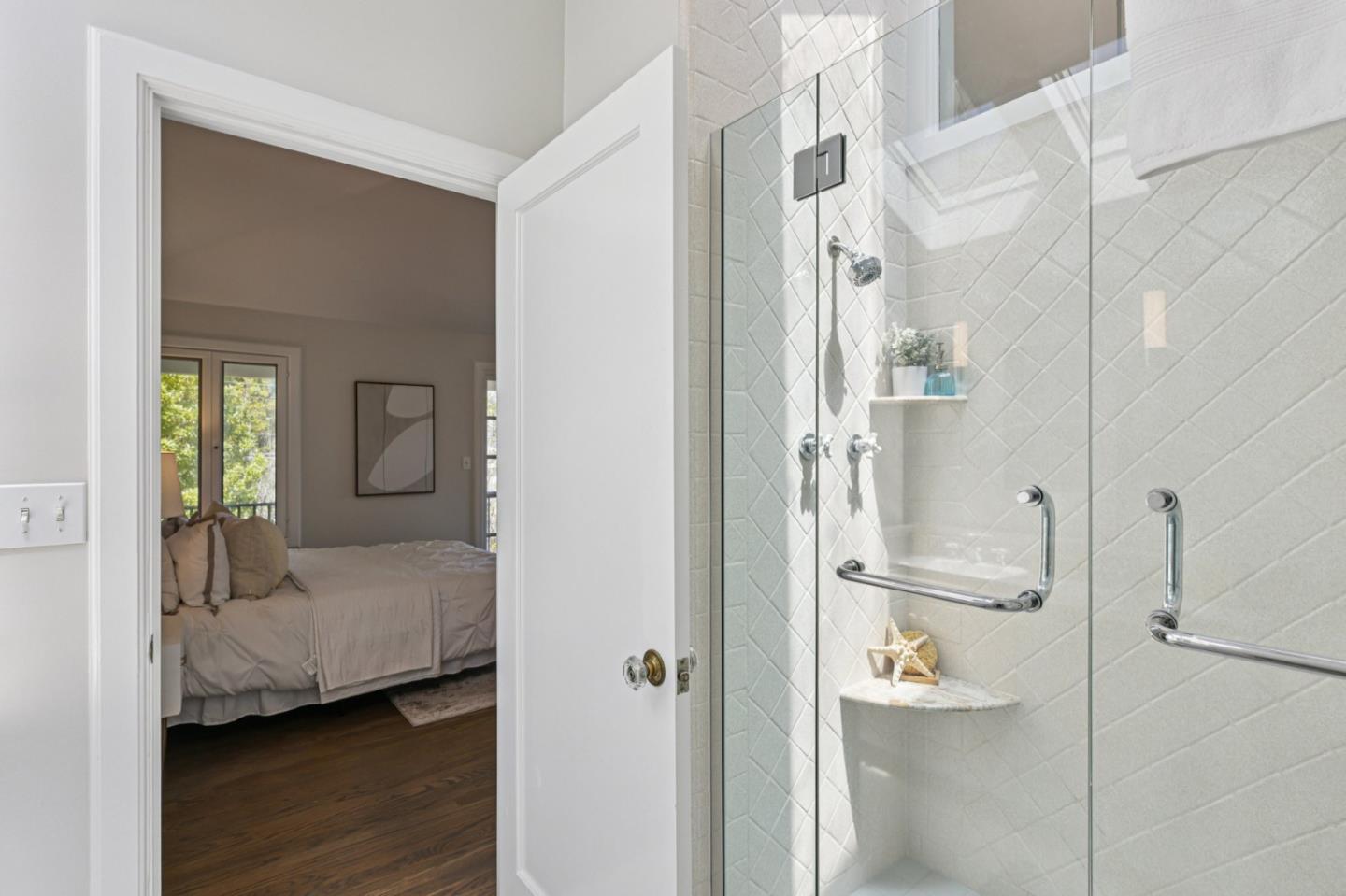 Detail Gallery Image 27 of 51 For 2404 Hillside Dr, Burlingame,  CA 94010 - 4 Beds | 4 Baths