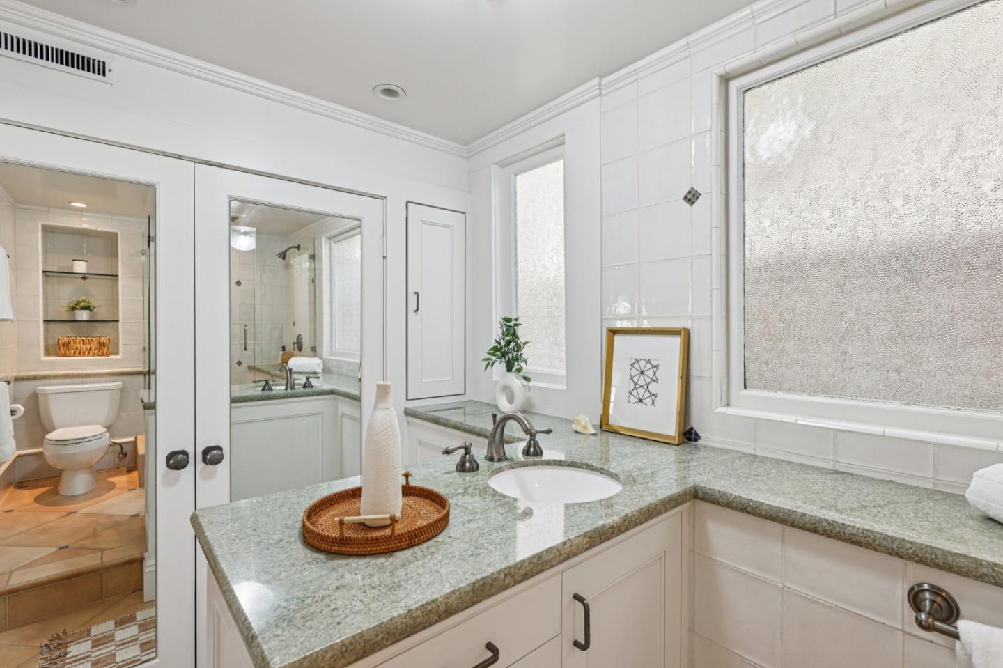 Detail Gallery Image 37 of 51 For 2404 Hillside Dr, Burlingame,  CA 94010 - 4 Beds | 4 Baths