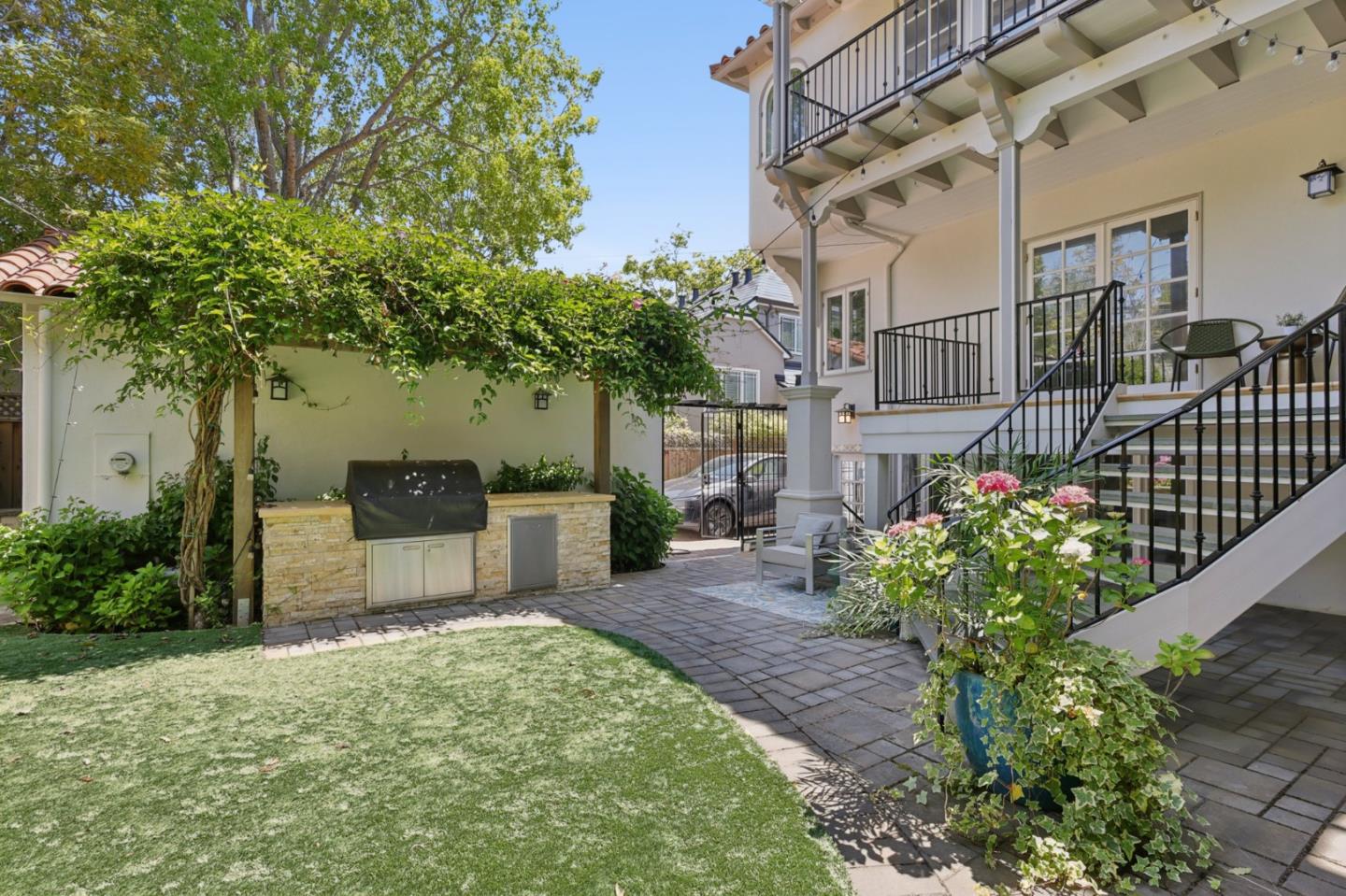 Detail Gallery Image 43 of 51 For 2404 Hillside Dr, Burlingame,  CA 94010 - 4 Beds | 4 Baths