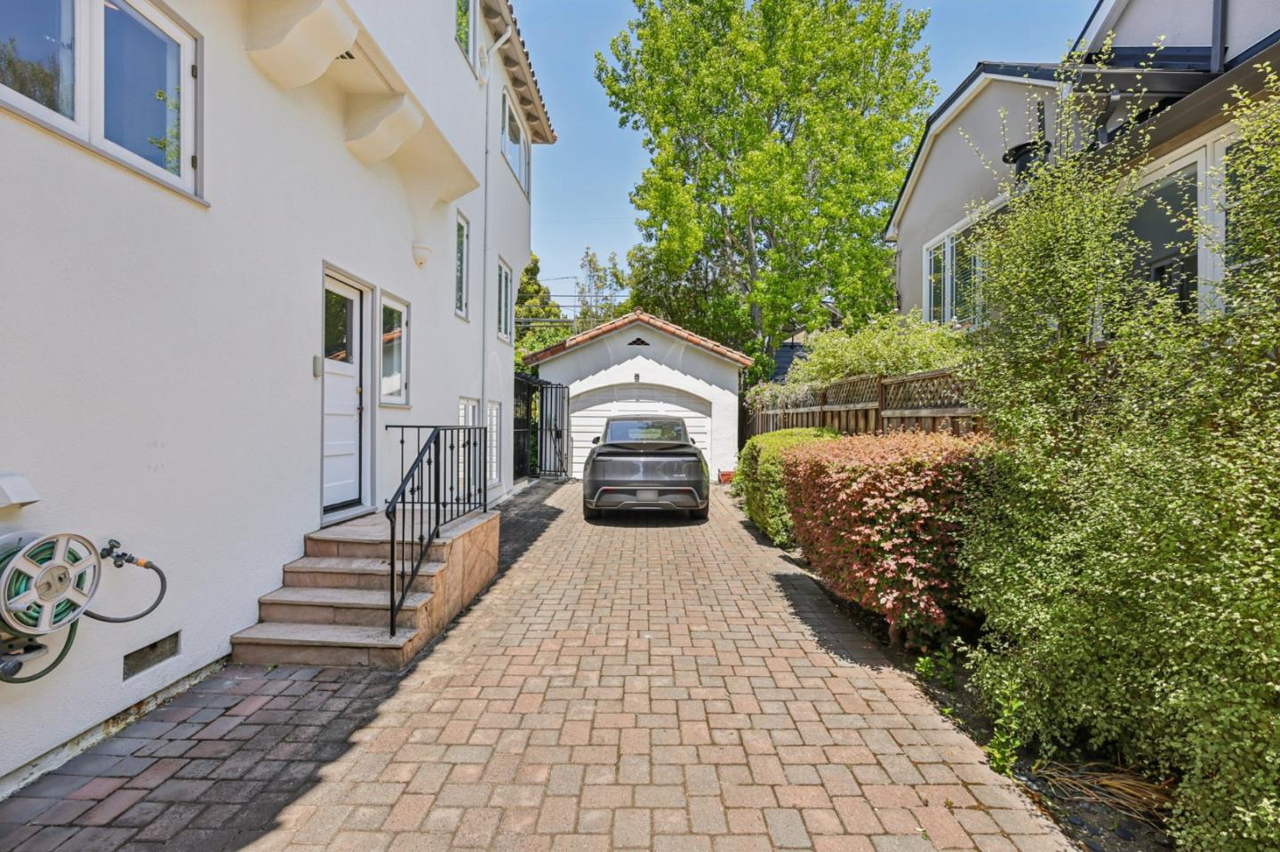Detail Gallery Image 46 of 51 For 2404 Hillside Dr, Burlingame,  CA 94010 - 4 Beds | 4 Baths