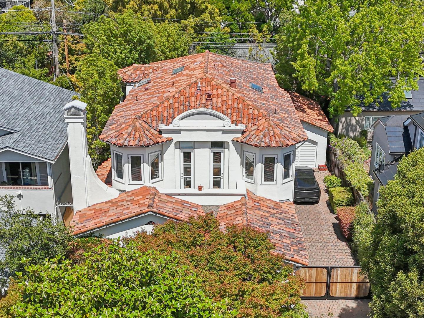 Detail Gallery Image 47 of 51 For 2404 Hillside Dr, Burlingame,  CA 94010 - 4 Beds | 4 Baths