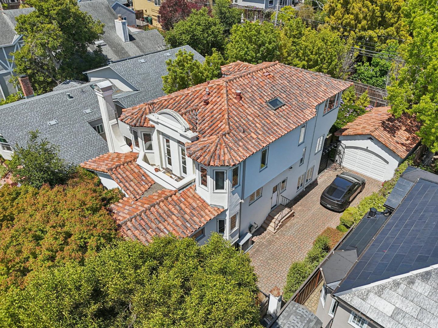 Detail Gallery Image 48 of 51 For 2404 Hillside Dr, Burlingame,  CA 94010 - 4 Beds | 4 Baths