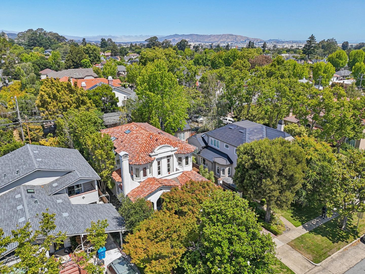 Detail Gallery Image 49 of 51 For 2404 Hillside Dr, Burlingame,  CA 94010 - 4 Beds | 4 Baths