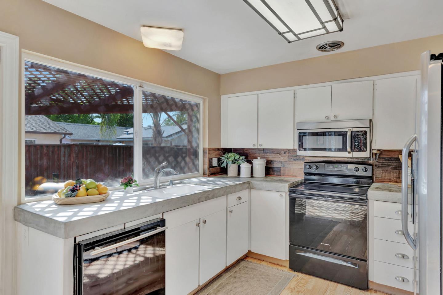 Detail Gallery Image 6 of 20 For 6307 Mayo Dr, San Jose,  CA 95123 - 4 Beds | 2 Baths