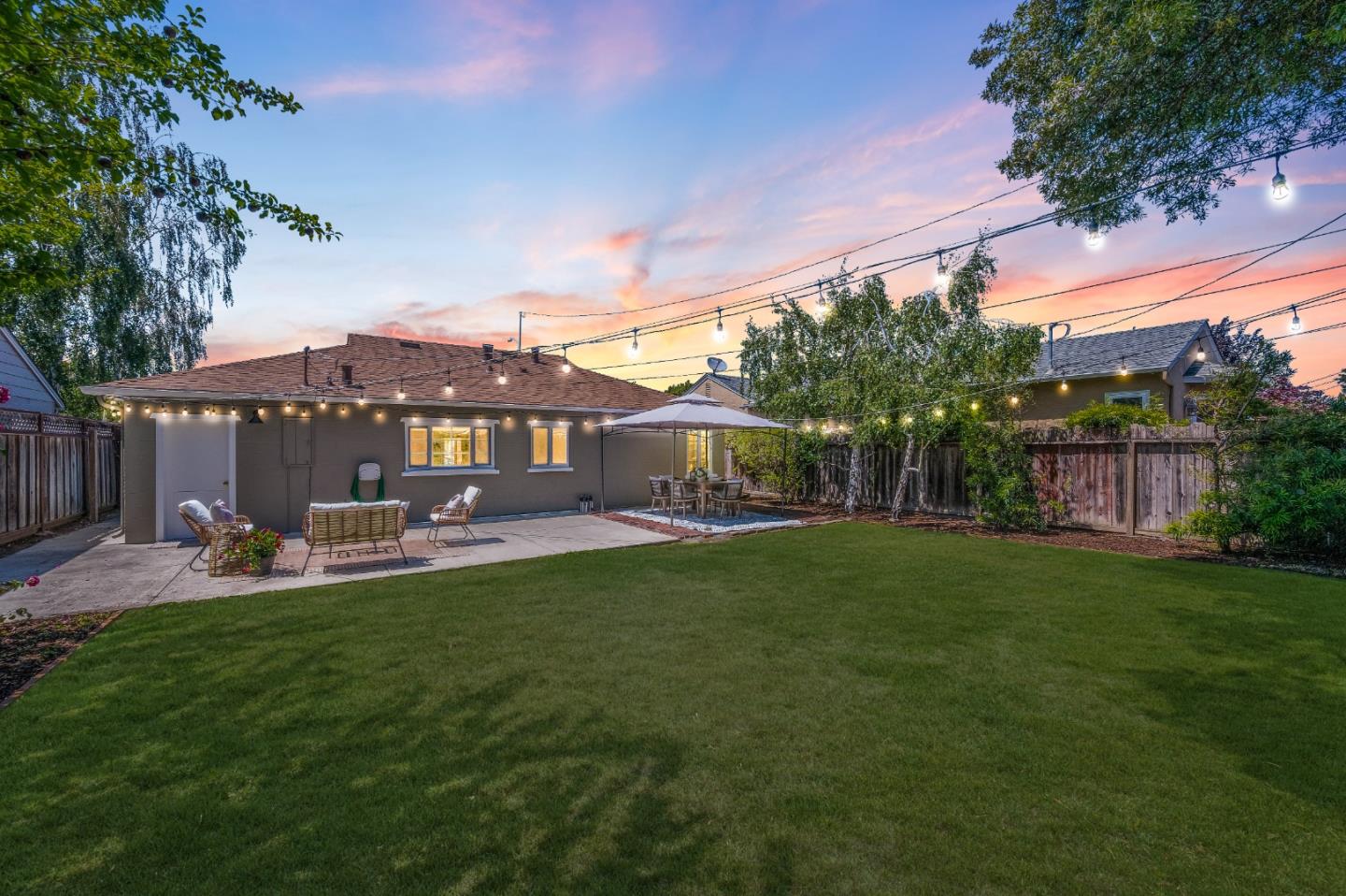 Detail Gallery Image 2 of 26 For 1043 Northwood Dr, San Carlos,  CA 94070 - 2 Beds | 1 Baths