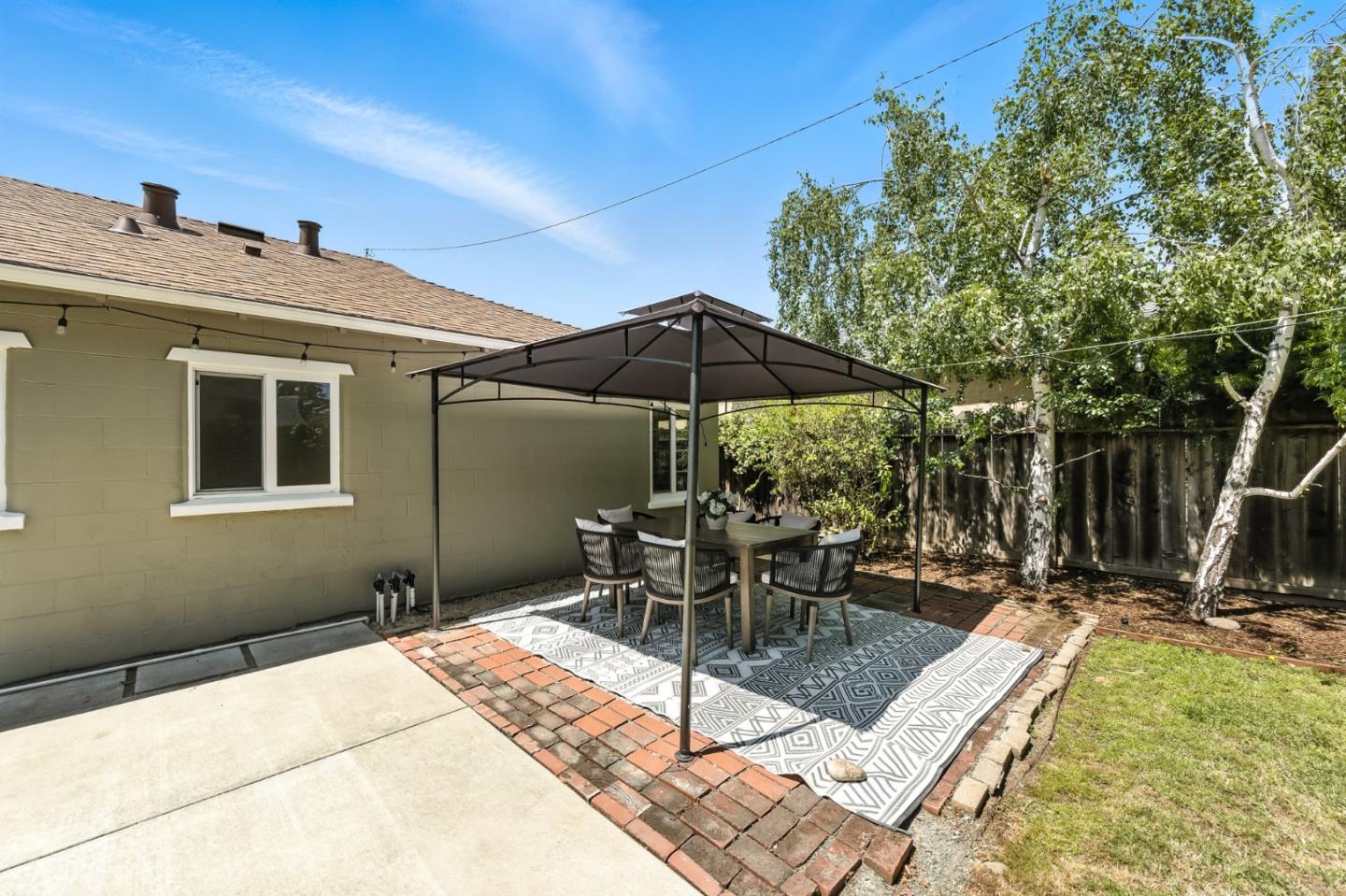 Detail Gallery Image 20 of 26 For 1043 Northwood Dr, San Carlos,  CA 94070 - 2 Beds | 1 Baths