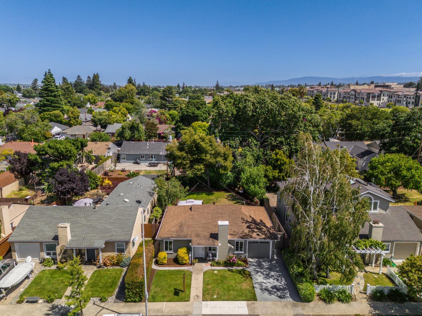 Detail Gallery Image 25 of 26 For 1043 Northwood Dr, San Carlos,  CA 94070 - 2 Beds | 1 Baths