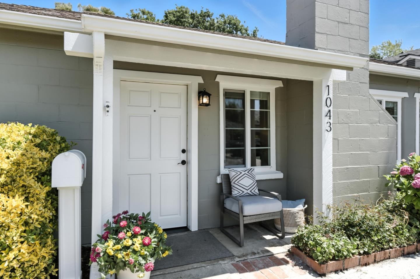 Detail Gallery Image 3 of 26 For 1043 Northwood Dr, San Carlos,  CA 94070 - 2 Beds | 1 Baths