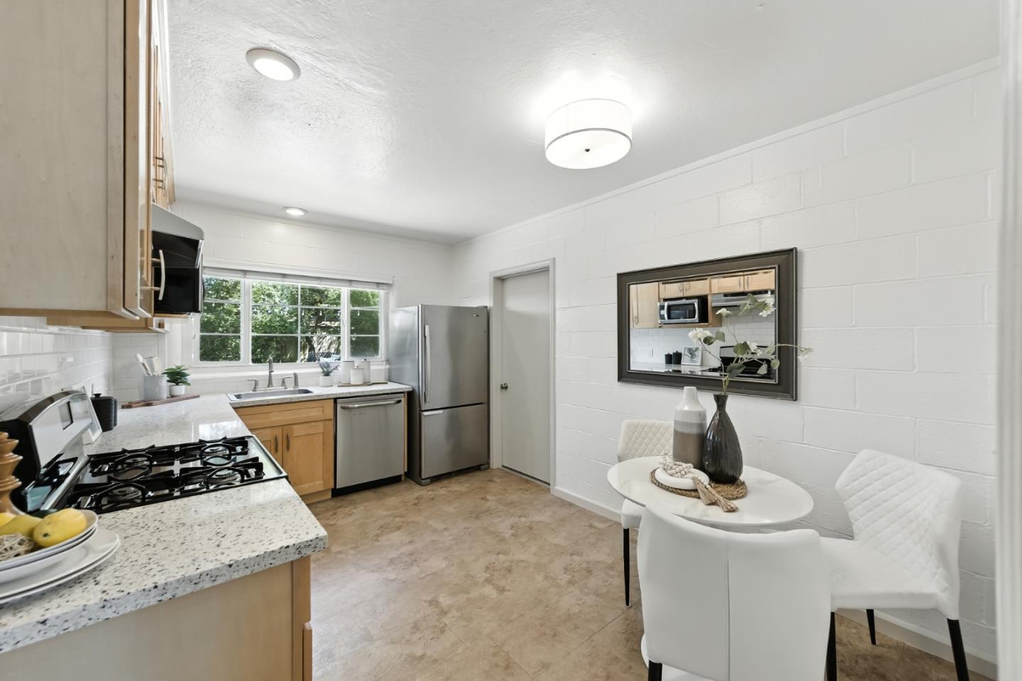 Detail Gallery Image 5 of 26 For 1043 Northwood Dr, San Carlos,  CA 94070 - 2 Beds | 1 Baths