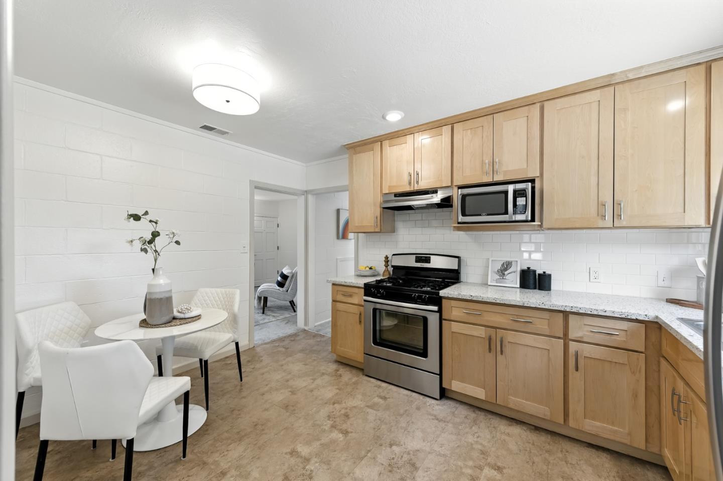 Detail Gallery Image 6 of 26 For 1043 Northwood Dr, San Carlos,  CA 94070 - 2 Beds | 1 Baths