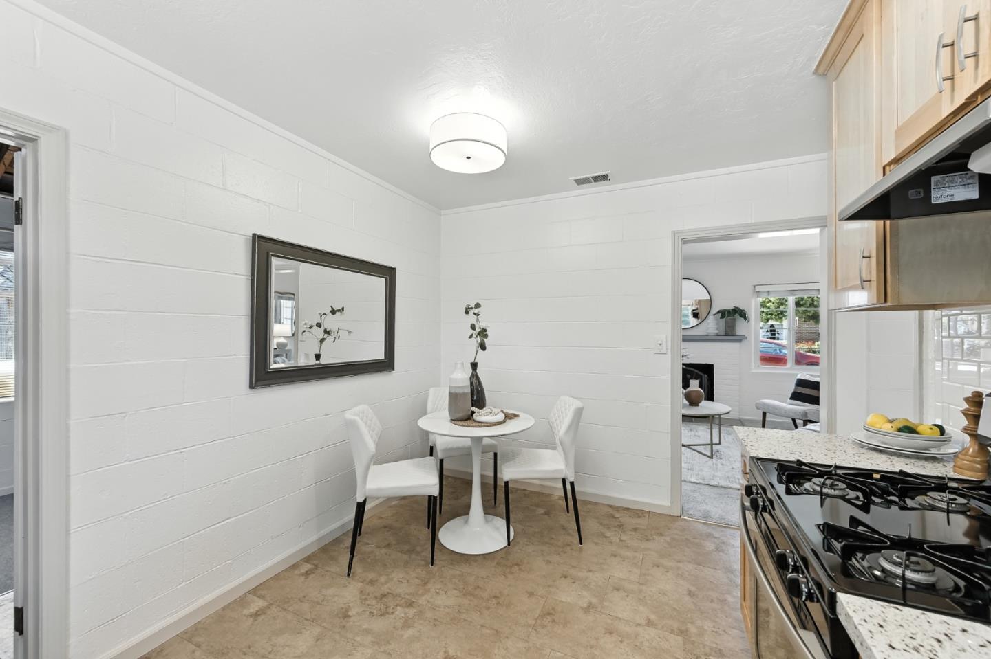 Detail Gallery Image 8 of 26 For 1043 Northwood Dr, San Carlos,  CA 94070 - 2 Beds | 1 Baths