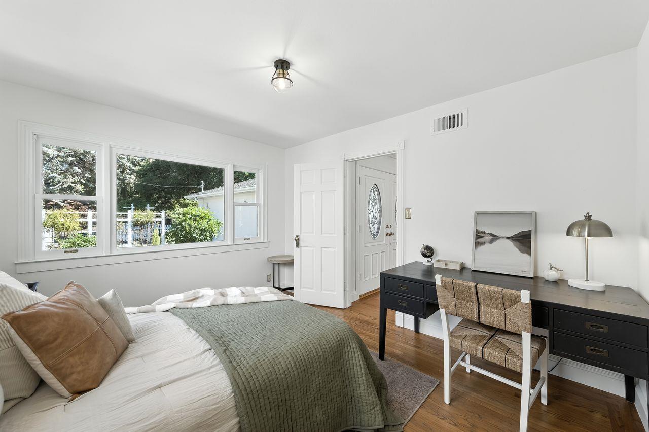 Detail Gallery Image 12 of 37 For 1422 W Selby Ln, Redwood City,  CA 94061 - 3 Beds | 2 Baths