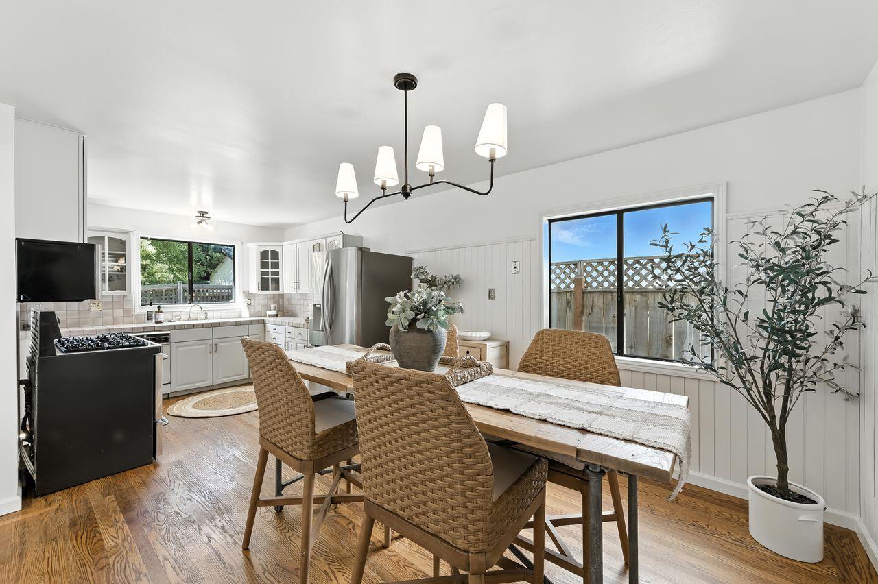 Detail Gallery Image 16 of 37 For 1422 W Selby Ln, Redwood City,  CA 94061 - 3 Beds | 2 Baths