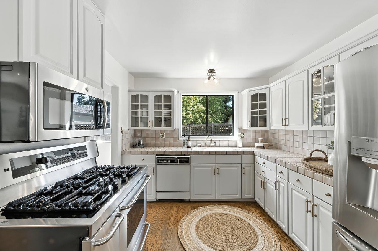 Detail Gallery Image 17 of 37 For 1422 W Selby Ln, Redwood City,  CA 94061 - 3 Beds | 2 Baths