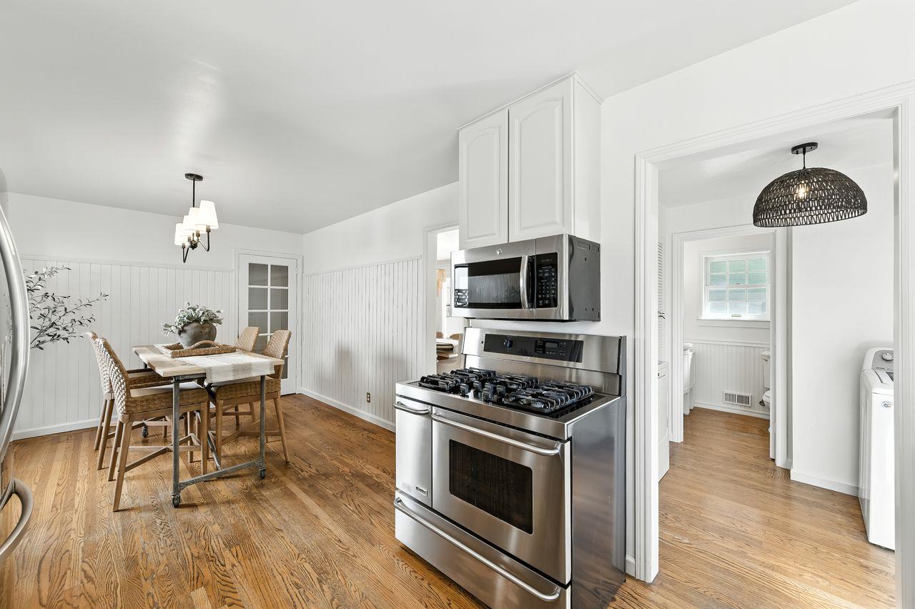 Detail Gallery Image 18 of 37 For 1422 W Selby Ln, Redwood City,  CA 94061 - 3 Beds | 2 Baths