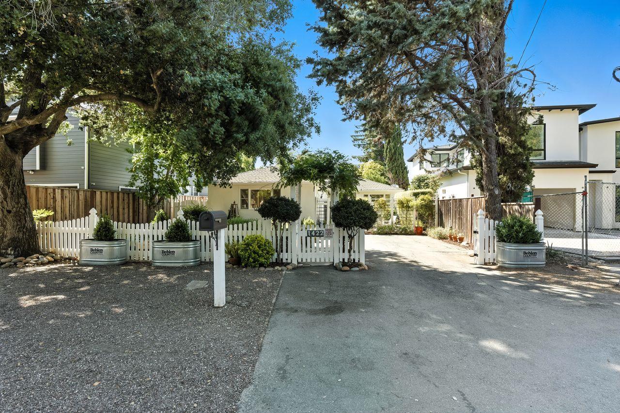 Detail Gallery Image 2 of 37 For 1422 W Selby Ln, Redwood City,  CA 94061 - 3 Beds | 2 Baths