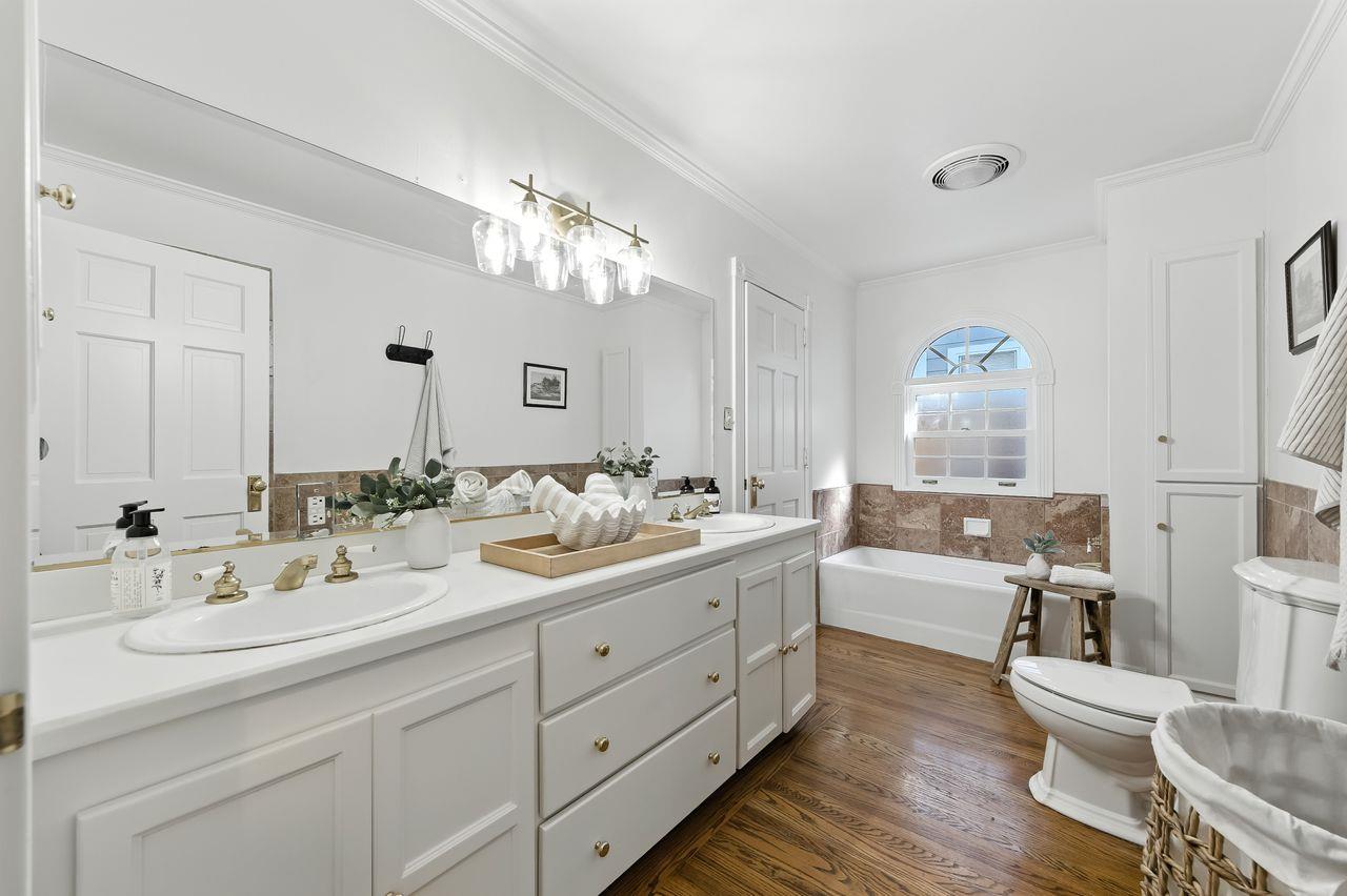 Detail Gallery Image 28 of 37 For 1422 W Selby Ln, Redwood City,  CA 94061 - 3 Beds | 2 Baths