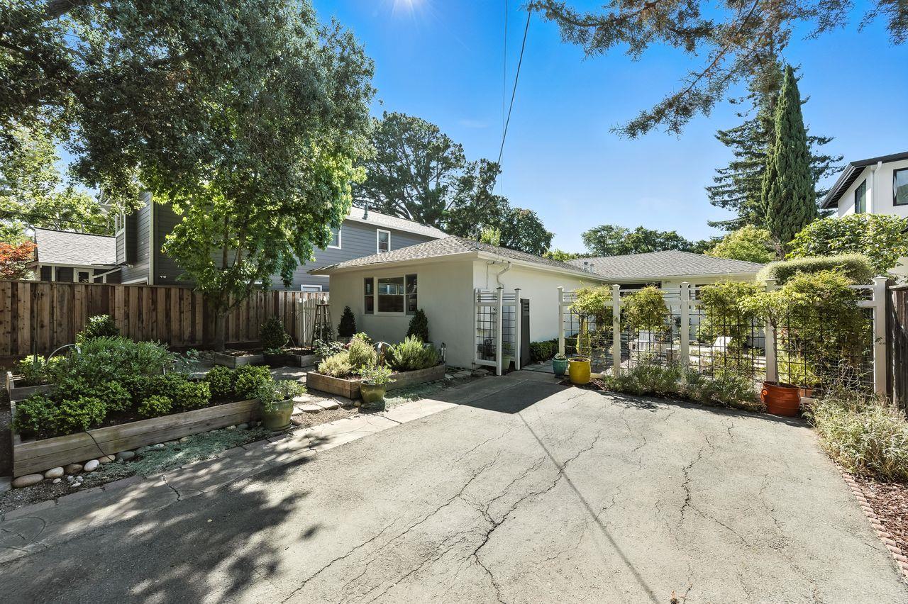 Detail Gallery Image 3 of 37 For 1422 W Selby Ln, Redwood City,  CA 94061 - 3 Beds | 2 Baths