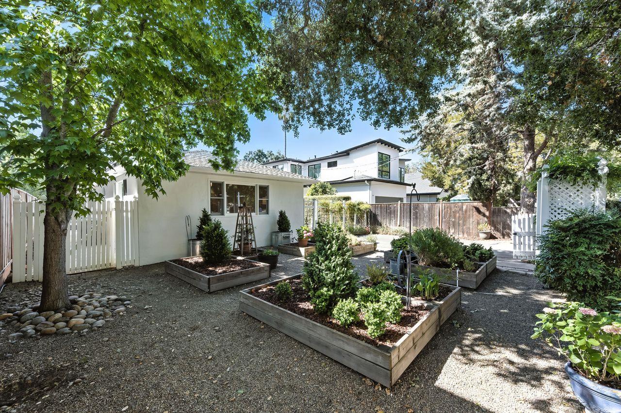 Detail Gallery Image 5 of 37 For 1422 W Selby Ln, Redwood City,  CA 94061 - 3 Beds | 2 Baths