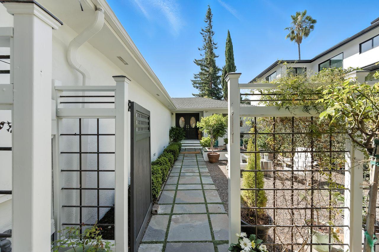 Detail Gallery Image 7 of 37 For 1422 W Selby Ln, Redwood City,  CA 94061 - 3 Beds | 2 Baths