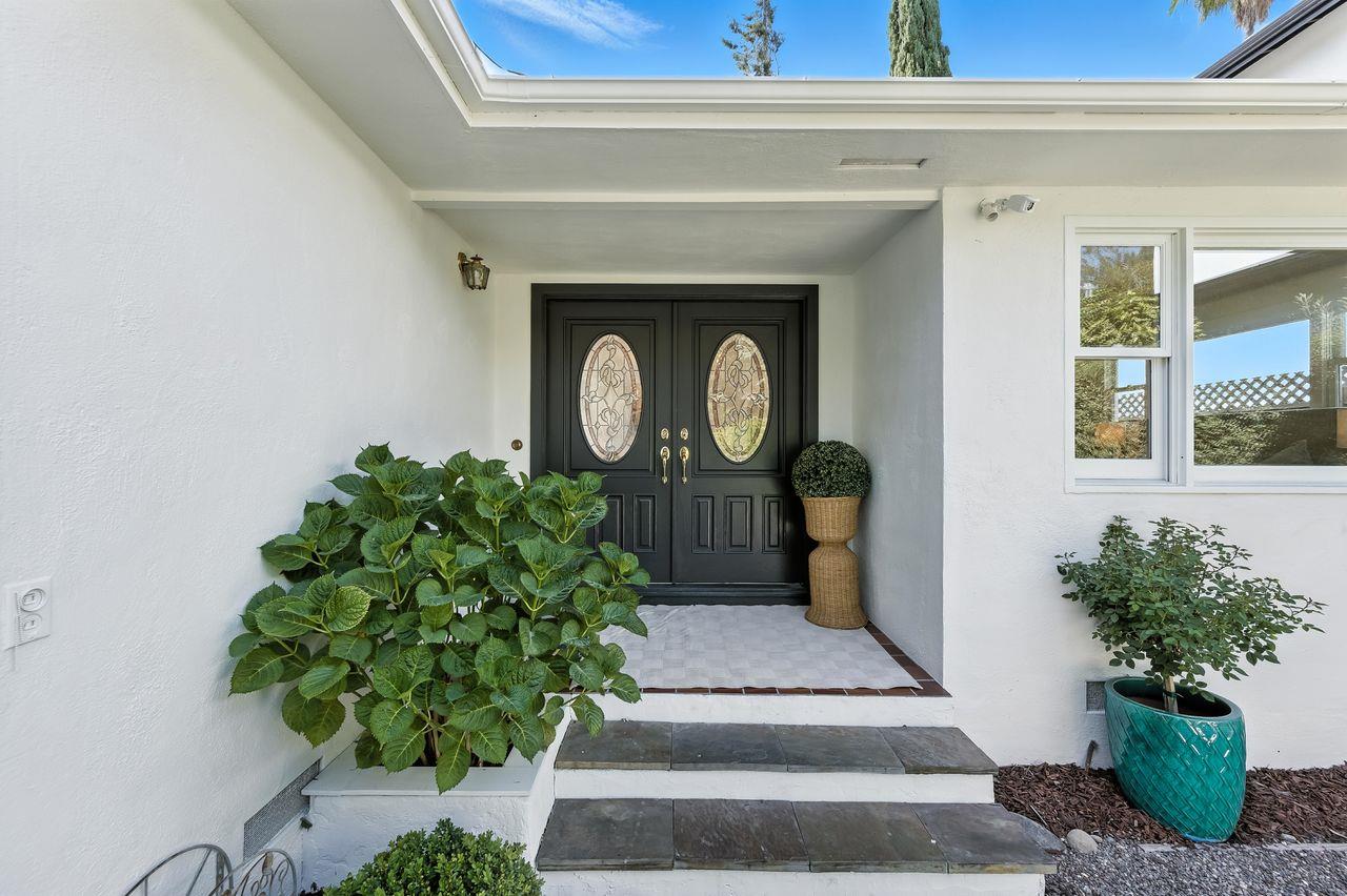 Detail Gallery Image 9 of 37 For 1422 W Selby Ln, Redwood City,  CA 94061 - 3 Beds | 2 Baths