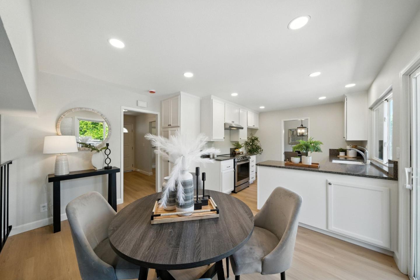 Detail Gallery Image 12 of 36 For 4608 Royal Garden Pl, San Jose,  CA 95136 - 4 Beds | 2/1 Baths